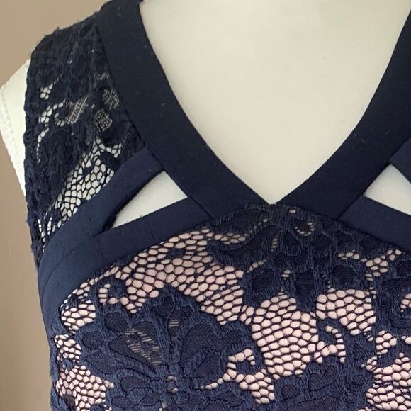 Dress, Guess, all stretch lace, navy over nude, sz 6, knee length, EUC - Picture 2 of 16